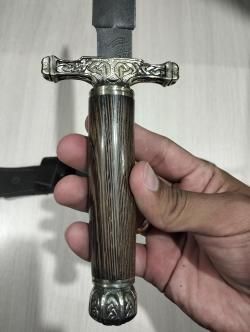 Авторский кованый кинжал из дамасской стали 