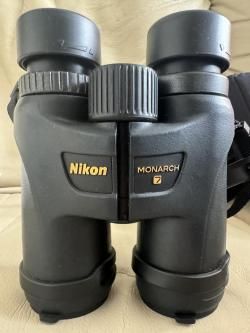 Бинокль Nikon Monarch 7 8x42