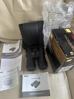 Бинокль Nikon Monarch 7 8x42