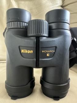 Бинокль Nikon Monarch 7 8x42