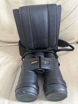 Бинокль Nikon Monarch 7 8x42