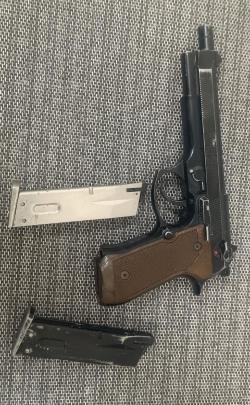 Страйкбольная версия пистолета Beretta M92 Long от фирмы WE, Тайвань