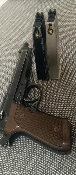 Страйкбольная версия пистолета Beretta M92 Long от фирмы WE, Тайвань