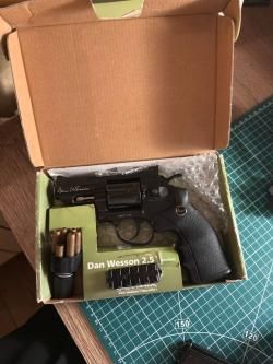 Dan Wesson 2.5 револьвер страйкольный