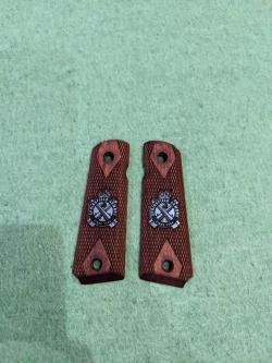 Деревянные накладки на ручку Colt 1911