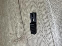 Дополнительный упор для кобуры