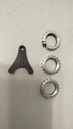 Дозатор для пороха, капсулятор и 3 кольца для матриц.