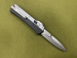 Фронтальный нож Microtech Черно-серый