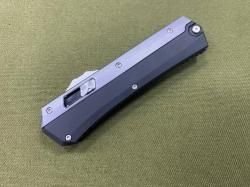 Фронтальный нож Microtech Черно-серый
