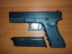 Glock 17 Gen 3, East Crane