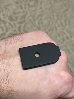 Гроза 3А пятка магазина стальная. Накладки на рукоять деревянные. Затворная задержка