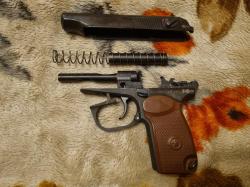 ИЖ-79-9Т Пистолет газовый с возможностью стрельбы патронами с резиновой пулей.