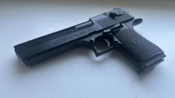 М4 / Desert  /HK USP compact  / MP 40