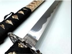 Катана с ножнами под змеиную кожу