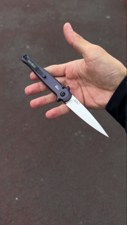 Kershaw Launch 8 (replica)