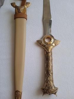 Кинжал Гароны.