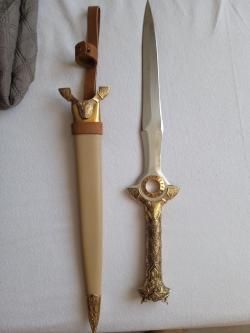 Кинжал Гароны.