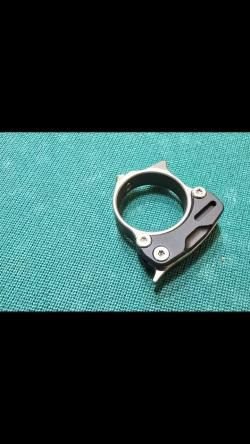 Кольцо с лезвием Titanium Knife Ring with Mini M390 Blade by Zyac Design.