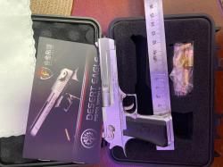 Коллекционная модель пистолета Desert Eagle