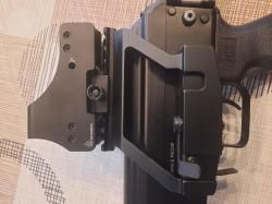 Коллиматорный прицел с кронштейном.