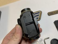 коллиматорный Vector Optics Maverick-III 1x22 MIL (SCRD-38) цвет TAN