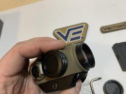 коллиматорный Vector Optics Maverick-III 1x22 MIL (SCRD-38) цвет TAN