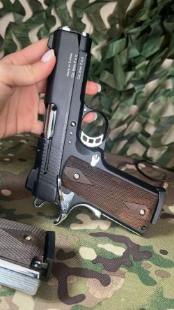 Кольт 1911 золотой и серебряный