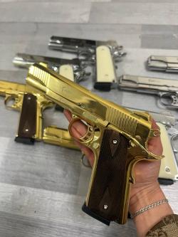 Кольт 1911 золотой и серебряный