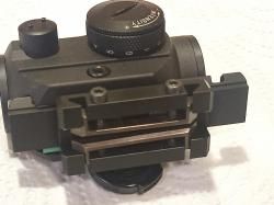 Компактный коллиматорный прицел закрытого типа Aimpoint Micro 