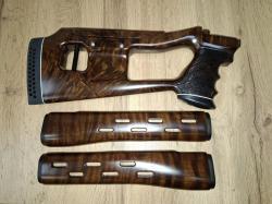 Красивый ореховый комплект на карабин Тигр .