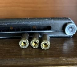 Люгер от Деникс на подставке