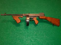 Макет автомата Томпсона