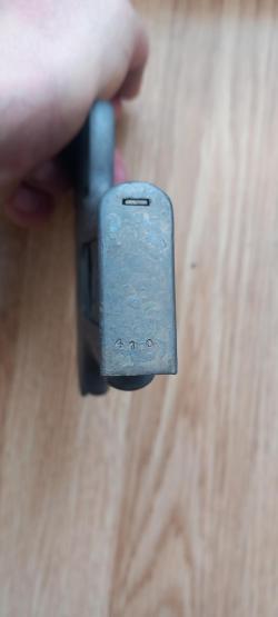 Сувенирное изделие, похожее на ТТ.