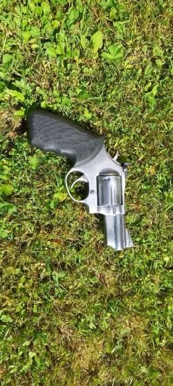 Макет револьвера Taurus 66