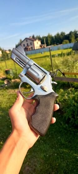 Макет револьвера Taurus 66