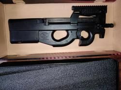 Модель пистолет-пулемета FN P90