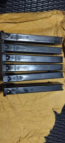 Магазин пм 1954-1972 , предохранитель красные, рукоятки бакелит, дутые задержки