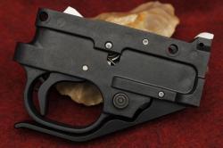 На RUGER 10/22 - рукоятки перезарядки, магазин релиз, ударник, экстрактор, авто болт релиз