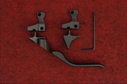 На RUGER 10/22 - рукоятки перезарядки, магазин релиз, ударник, экстрактор, авто болт релиз