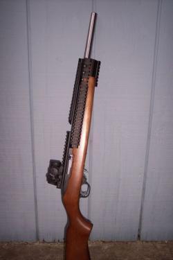 На RUGER 10/22 рукоятки перезарядки, планки, магазин релиз, Quad Rail + магазины 22lr