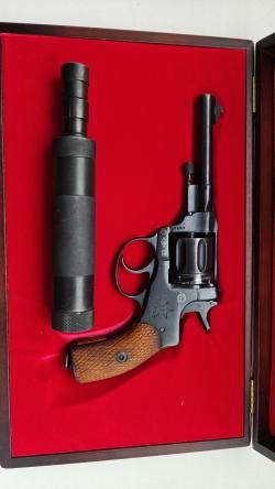 Наган-м 1940 и 2 наганыч