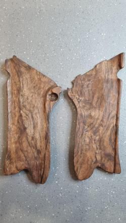 Накладки на рукоять страйкбольного пистолета люгер парабелум Р 08 от KWC, орех 