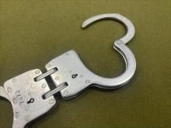 Наручники БРС-3 на жесткой сцепке