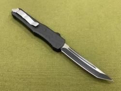 Нож кнопочный с узором на рукояти