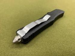 Нож кнопочный с узором на рукояти