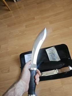 Ножи кукри и охотник