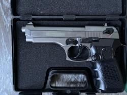 Охолощенный пистолет схп Беретта 92 (Beretta) с автоматическим режимом стрельбы.