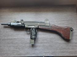 Охолощенный пистолет-пулемет UZI-О (Узи) с деревянным прикладом.