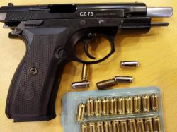 Охолощенный пистолет в тюнинге CZ 75, калибр 9 мм.