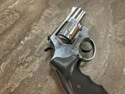 Охолощенный списанный револьвер "ТАУРУС-S KURS 2.5" (Курс, 10 ТК, хром, б/у)